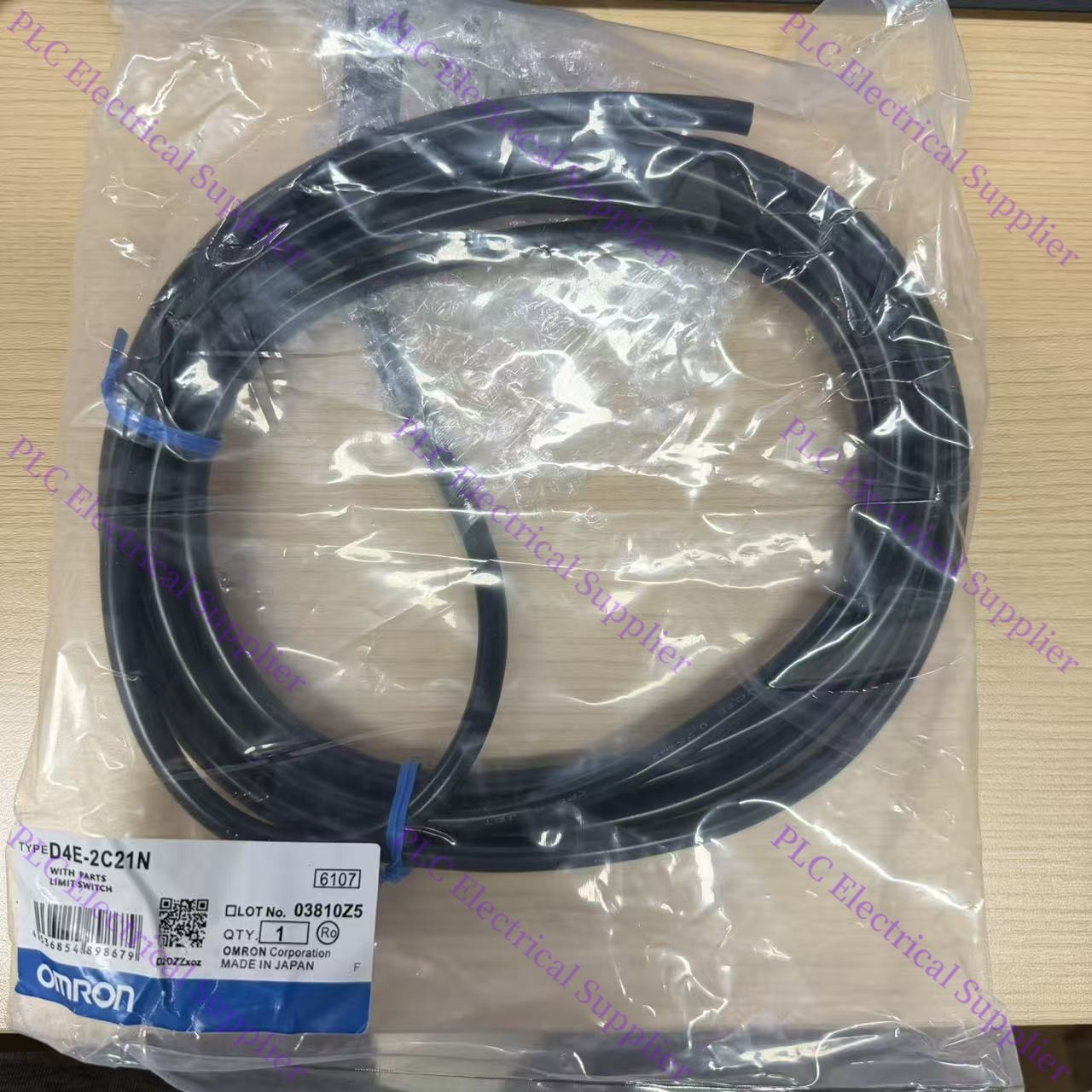 1X New with Box Omron D4E-2C21N Limit Switch Quickly Shipped Fast Delivery