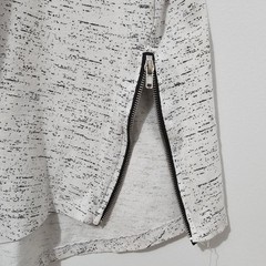 Carbon – T-Shirt SPaint Splatter Pleated Zipper – Size L – White Black – Cotton