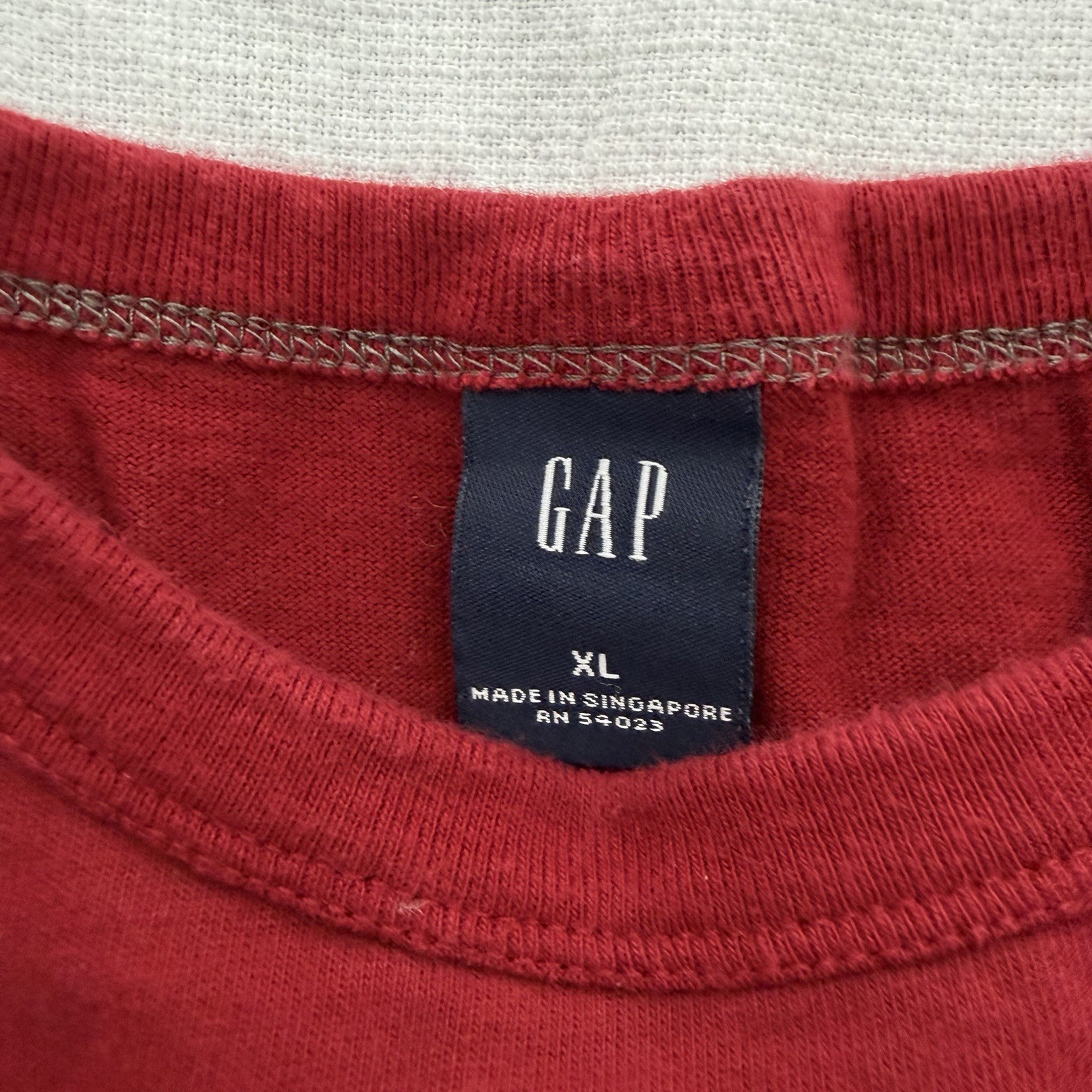 Gap Men's Red Gray Long Sleeve Crew Neck T-Shirt XL Cotton Contrasting Trim gallery
