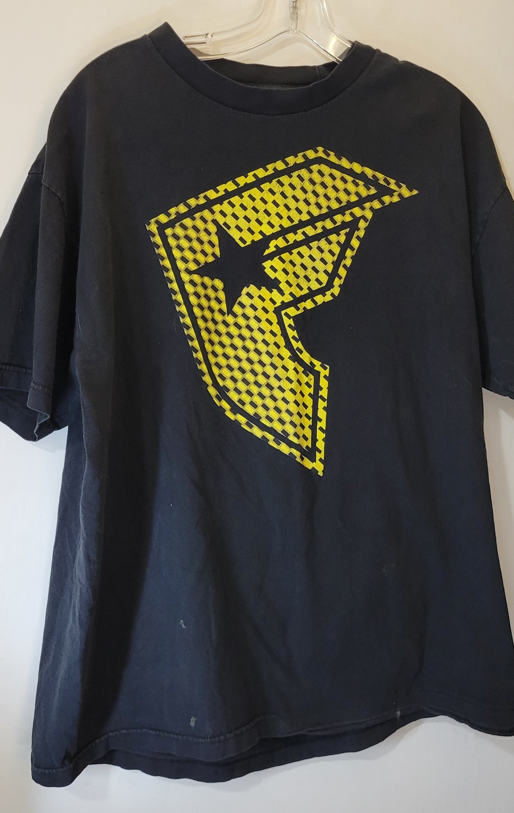 Travis Barker Famous Stars & Straps Adult’s X-Large Graphic Y2K Black T-shirt