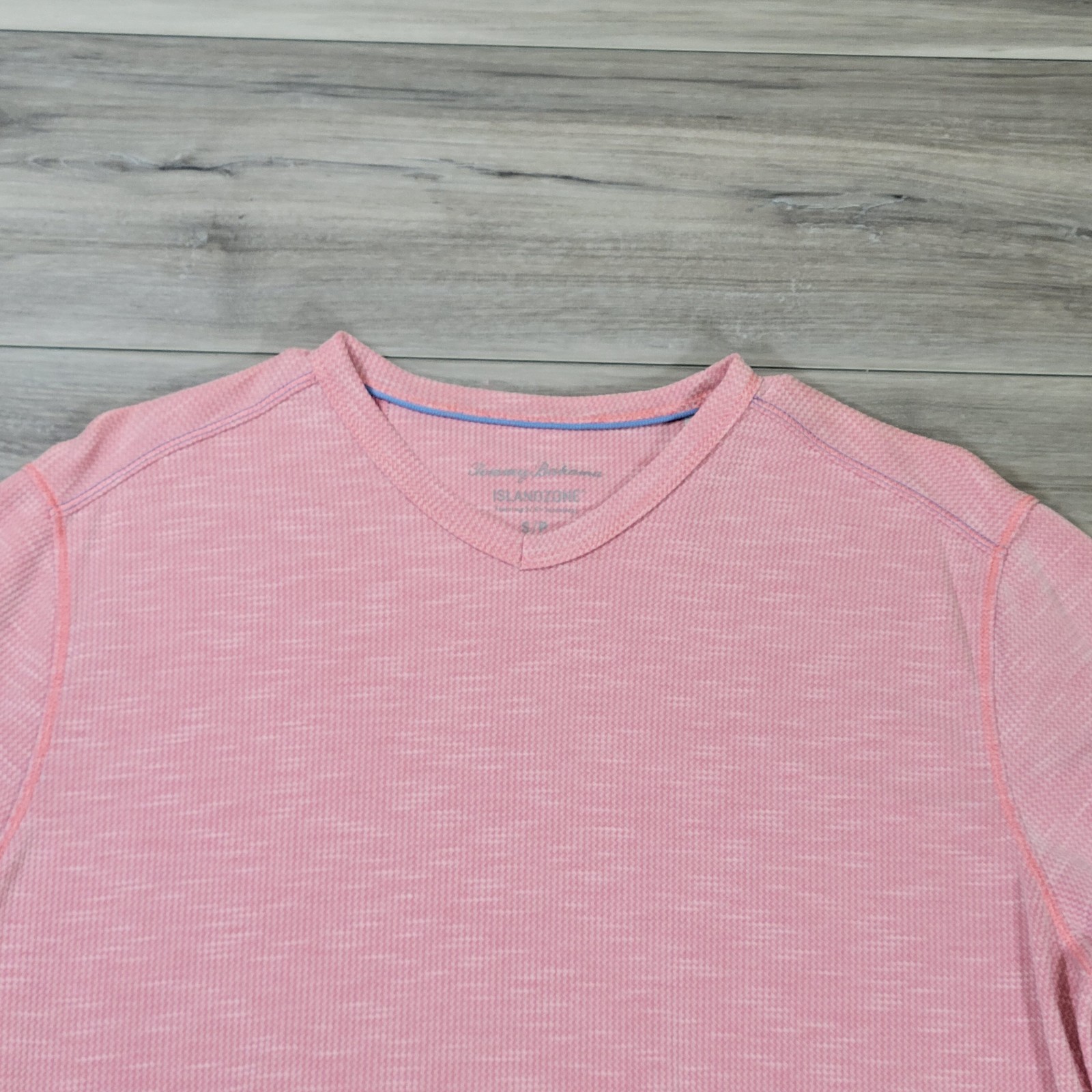 Tommy Bahama T-Shirt Men's Small Pink V-Neck Short Sleeve gallery
