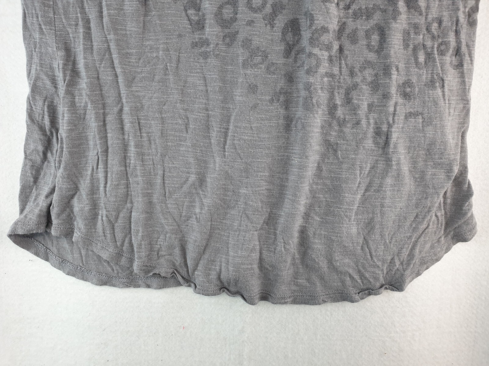 Apt 9 Women Size M Grey Leopard Print Short Sleeve Shirt/Silver Stud Decoration gallery