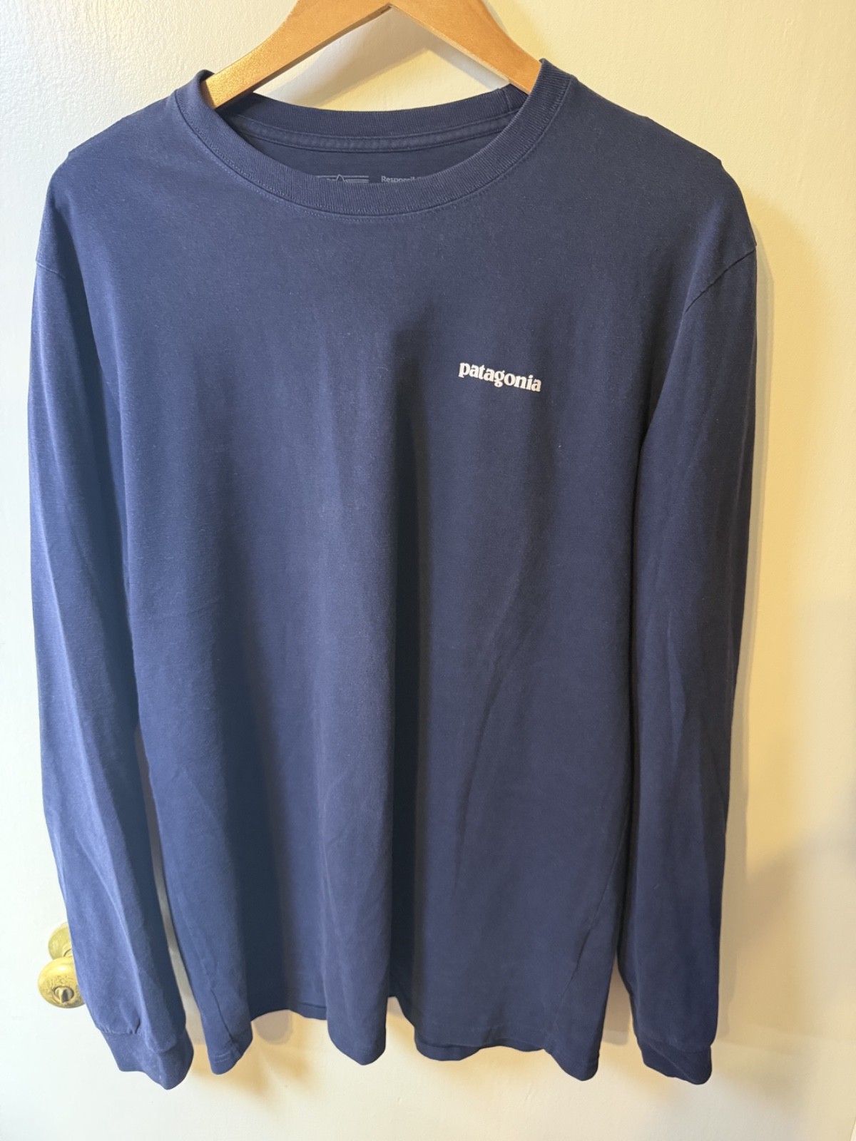Patagonia Worn Wear Mens Long Sleeve T Shirt Blue Large Big Logo Cotton Tee gallery