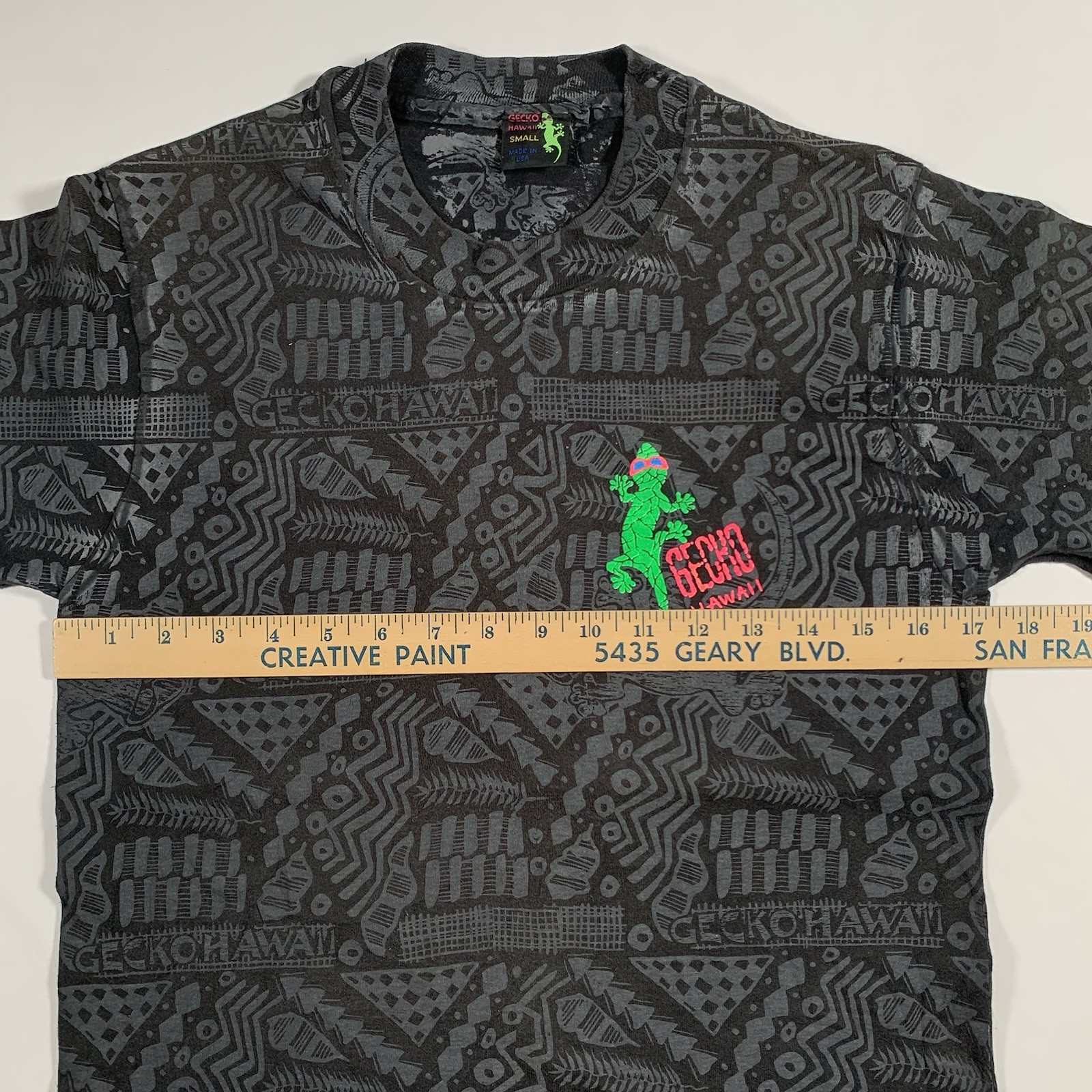 VTG 90s Gecko Hawaii All Over Print T-Shirt Mens Small Black Lizard Surf Skate gallery