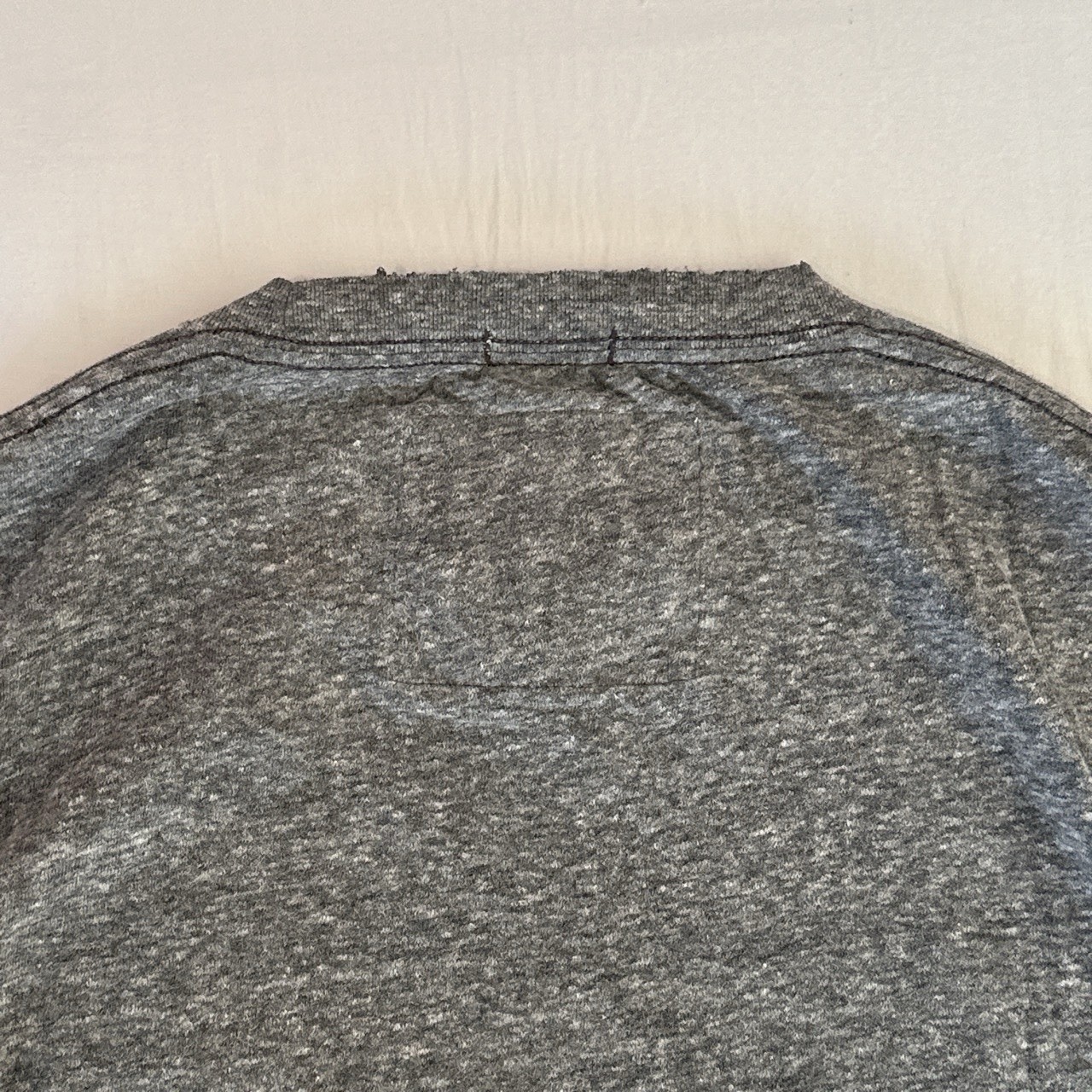 Abercrombie & Fitch Men’s Gray Crew Neck Short Sleeve Graphic Knit Tee S gallery