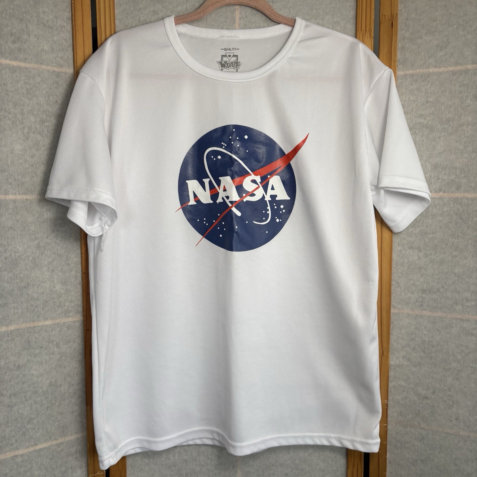 NASA T-shirt Mens Size Large White Space Circle Logo Woof Machi Jersey Retro gallery