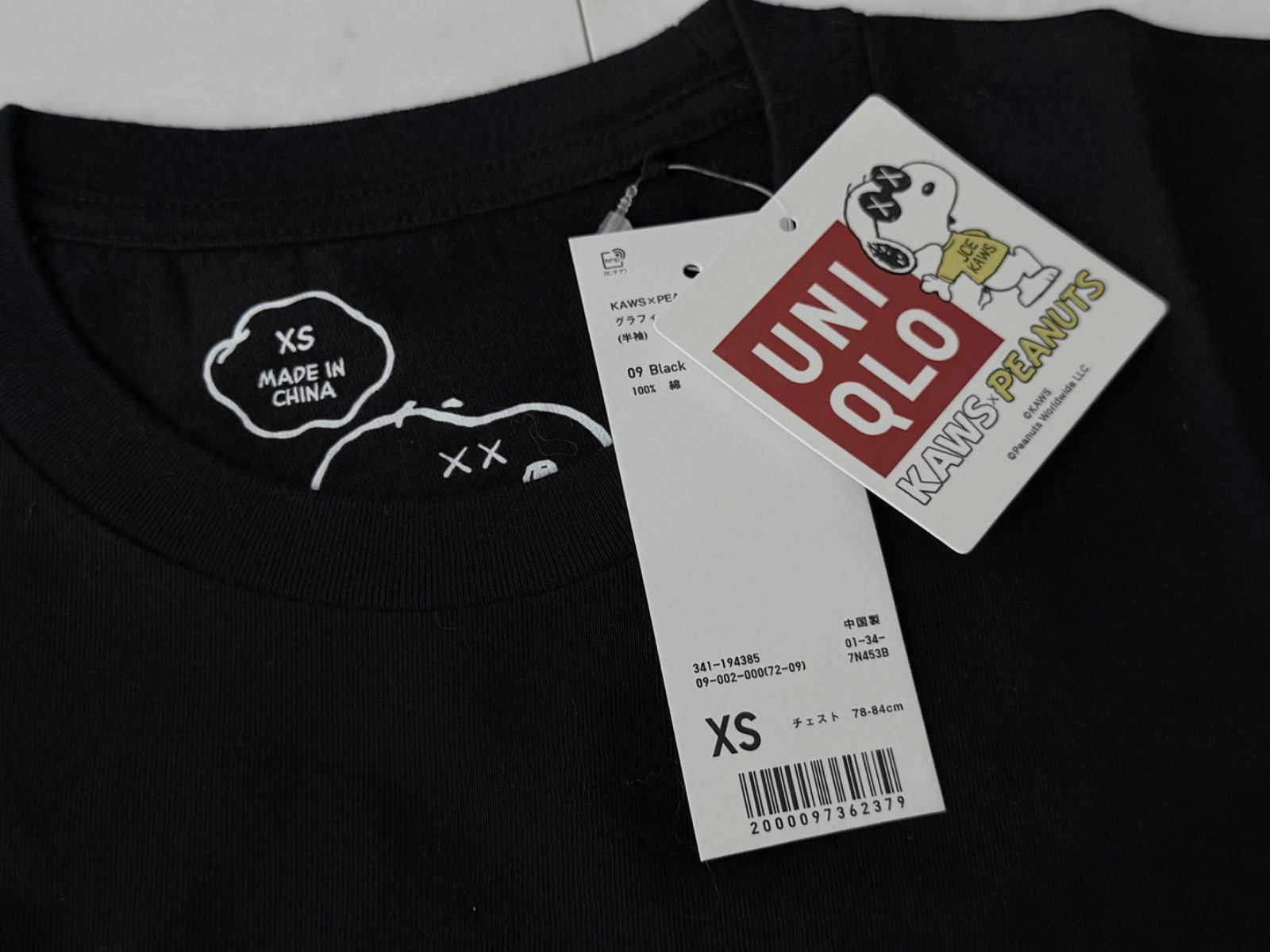 KAWS x PEANUTS Snoopy x UNIQLO NWT T-Shirt Size XS Black gallery
