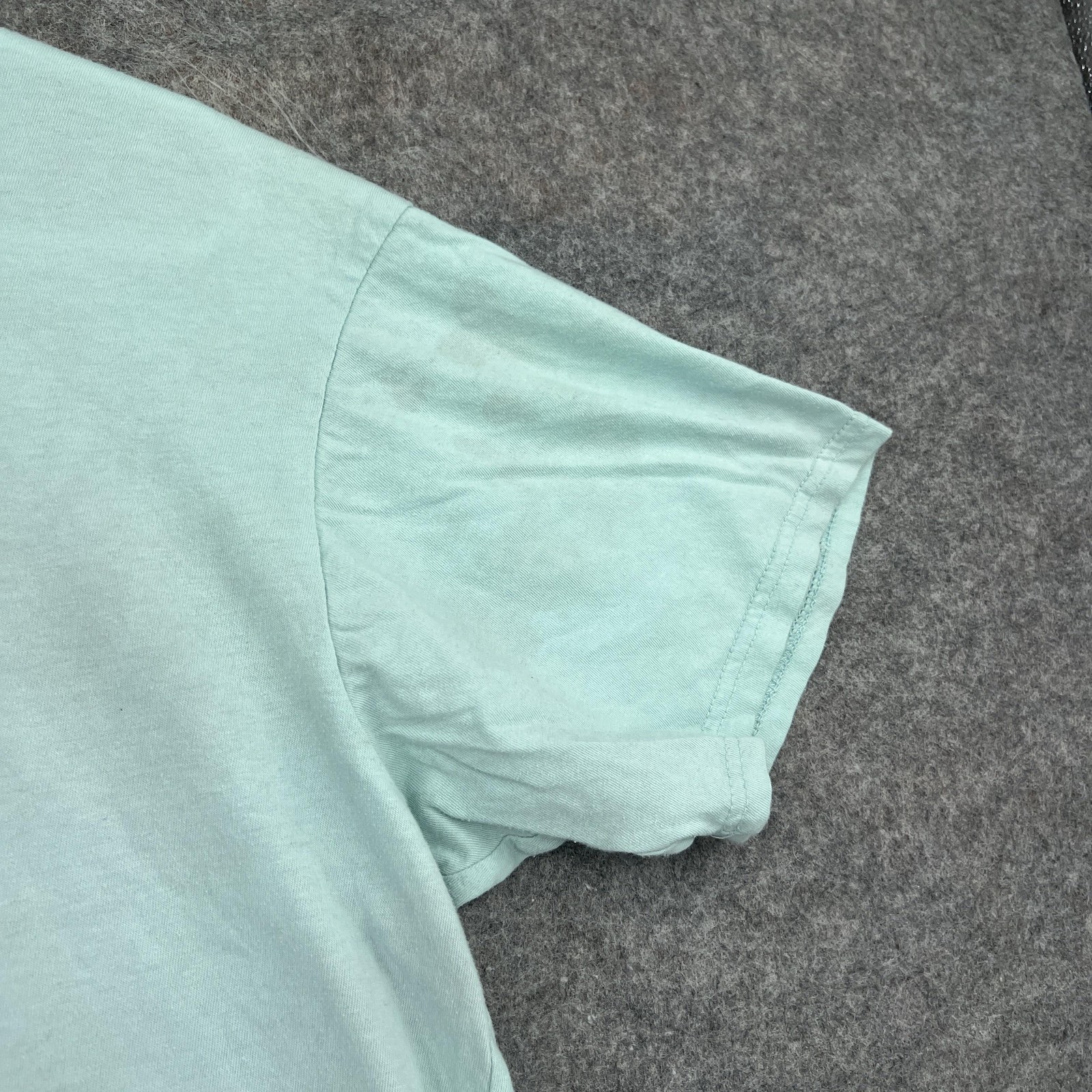 Buc-ee's Shirt Mens XL Green Short Sleeve Bunny Easter Graphic Crew Neck Tagless gallery