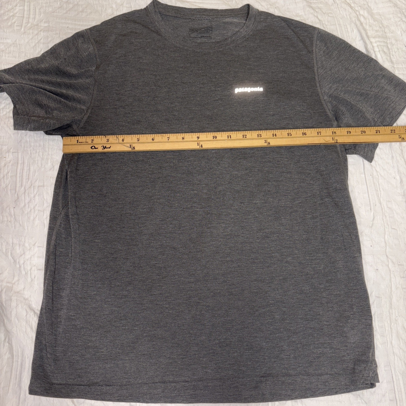 Patagonia Men’s Fitz Roy Bison Responsibili-Tee 100% Recycled Gray Large gallery