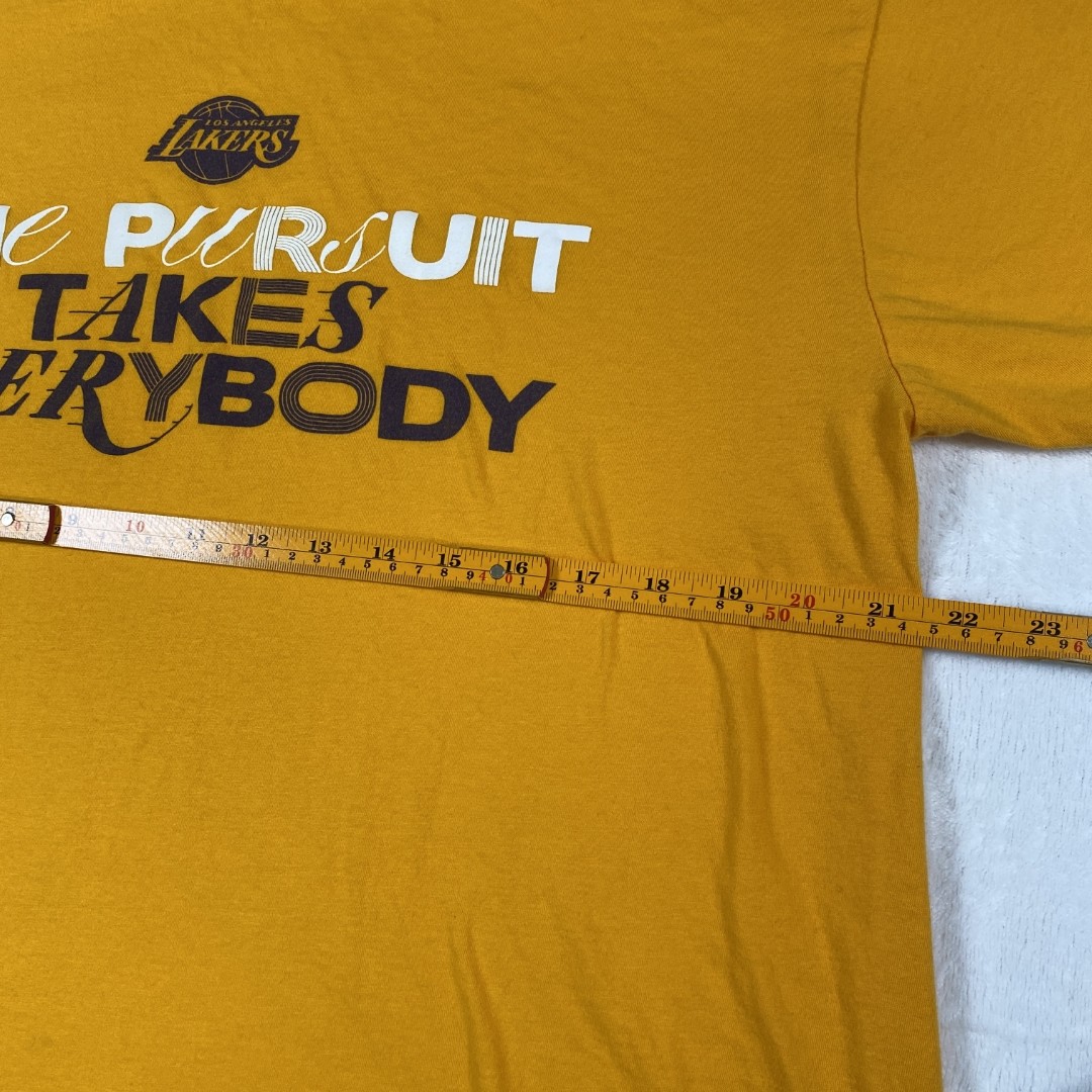 NBA Lakers Graphic Tee Men's Yellow The Pursuit Takes Everybody Cotton gallery