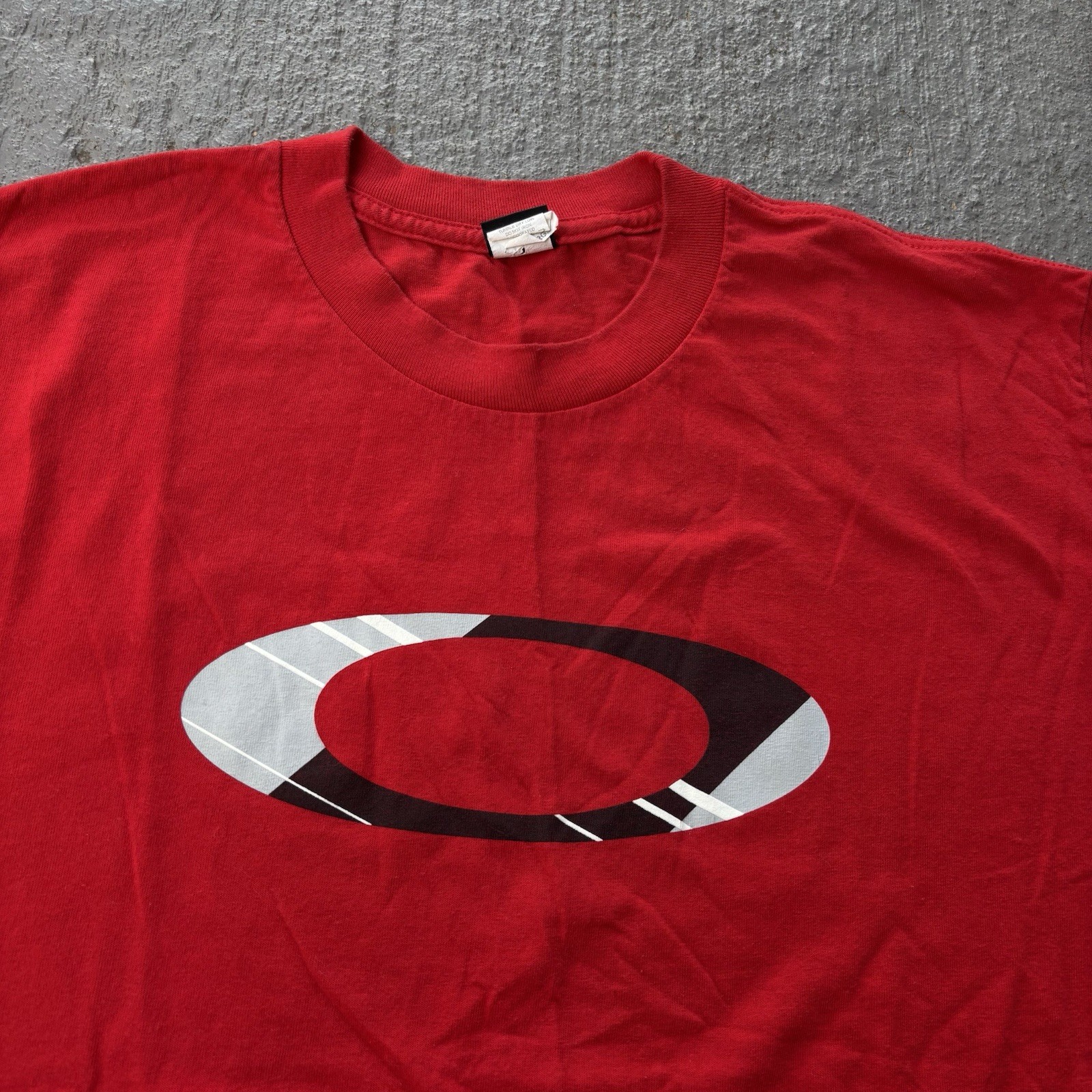 Y2K Oakley Red Logo Circle O Shirt Large gallery