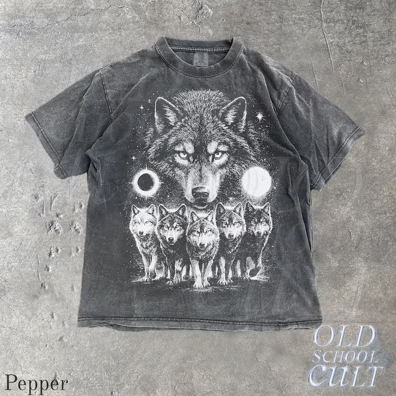 Vintage Wolf Pack Animal Wildlife Graphic Comfort Tee