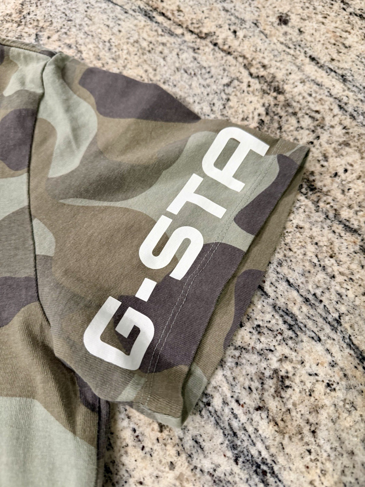 G Star Raw Denim Originals Camo Print T-Shirt Size Medium gallery