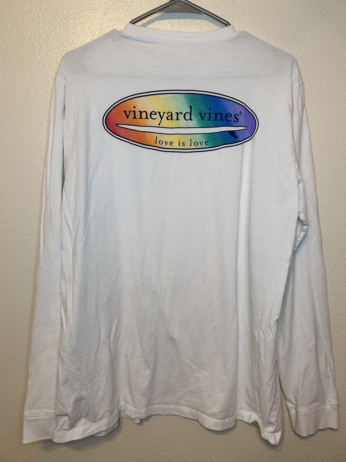 Vineyard Vines Love Is Love Shirt Large Preowned Pride LGBTQ Surfboard BG3 gallery