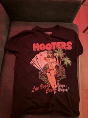 Hooters Ripple Junction Men’s L Black Casino Las Vegas Graphic Tee Wings& Wagers