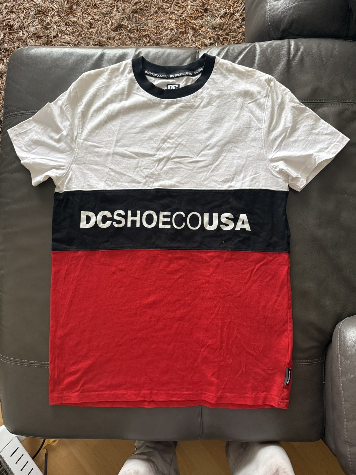 DC Shoes Glenferrie T-Shirt Mens Large White Black Red Skate Streetwear gallery