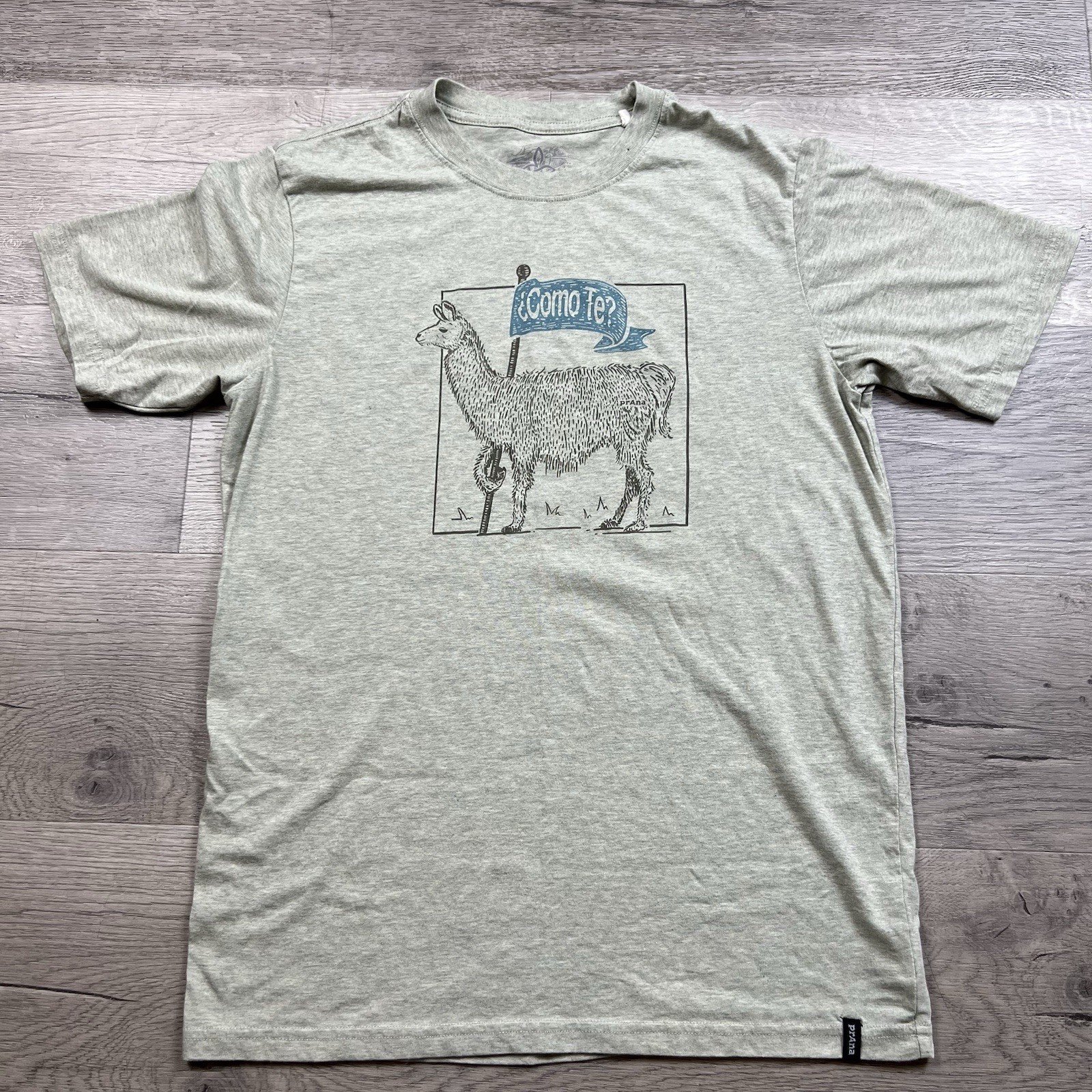 PRANA ¿Cómo Te Llamas? Llama TEE T SHIRT Sz Mens Small S funny animal