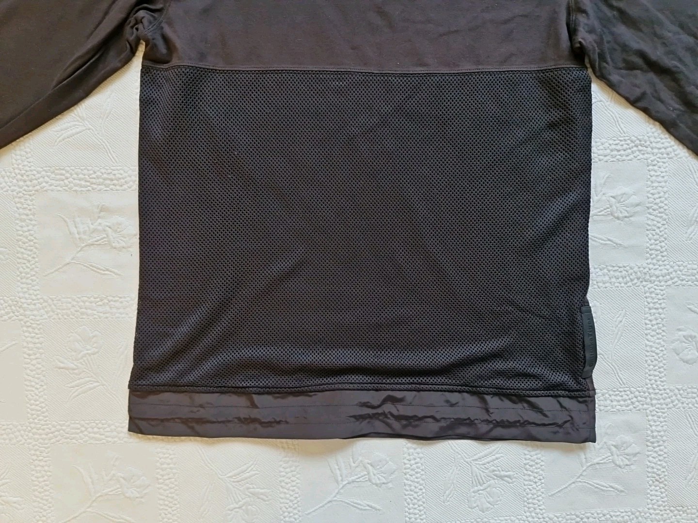 Onitsuka Tiger Mens Black Long Sleeve Tee T-Shirt With Mesh Overlay. Size Medium gallery