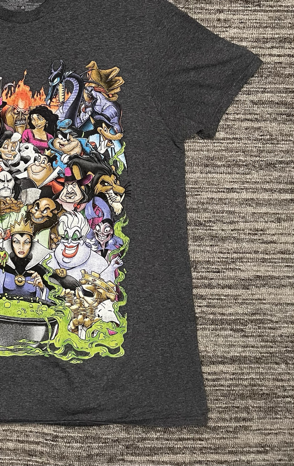Disney Villains T Shirt Gray Men’s size Large gallery