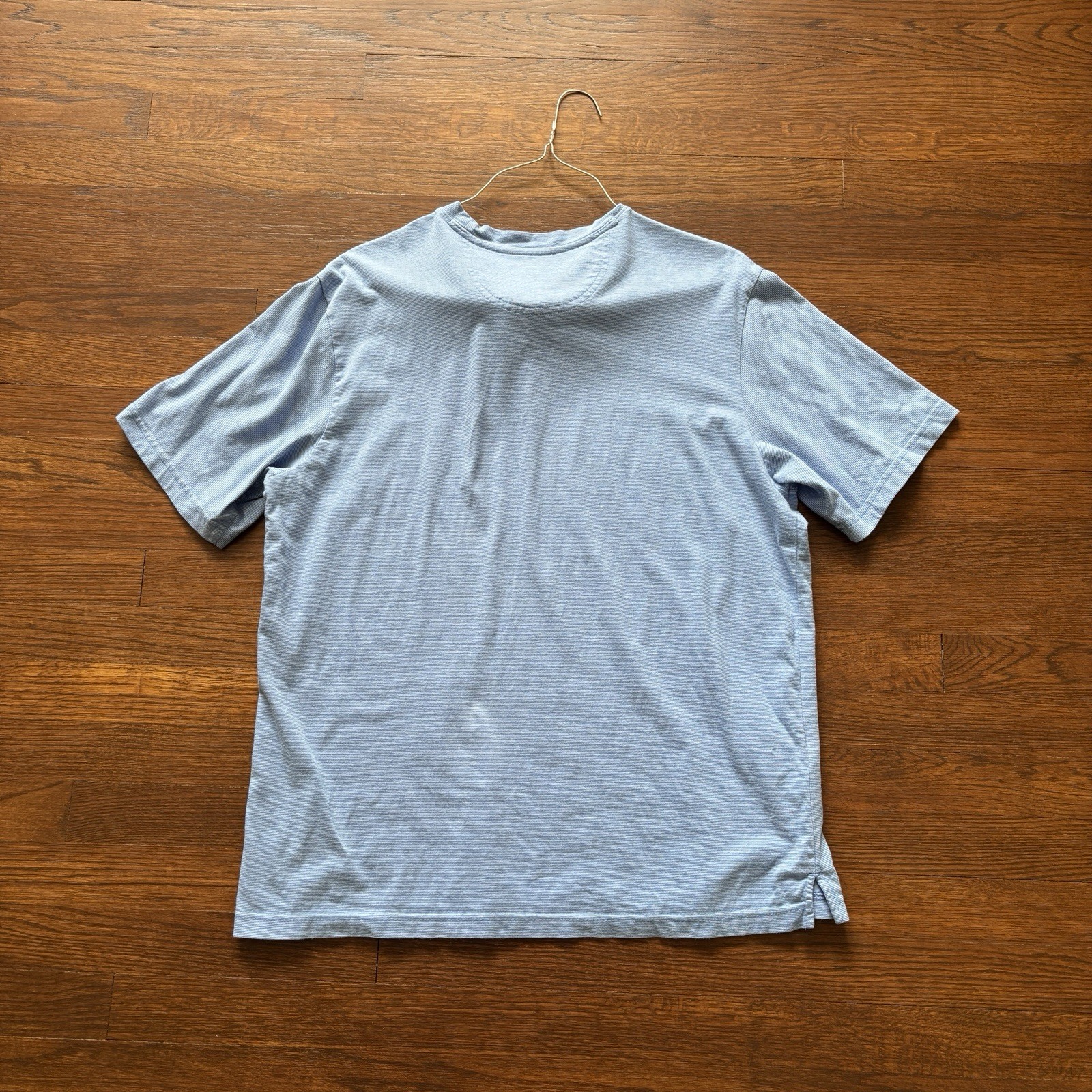 Tommy Bahama Men’s Medium Baby Blue Crew Neck T-Shirt gallery