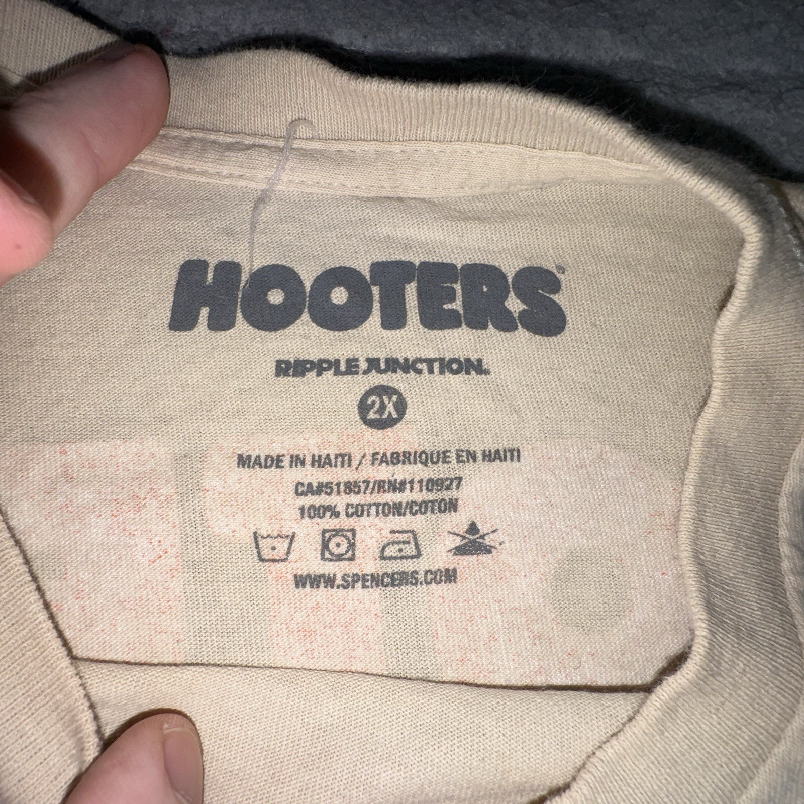 Hooters Country Club Graphic T-Shirt Mens 2XL Beige Golf Cotton Tee gallery