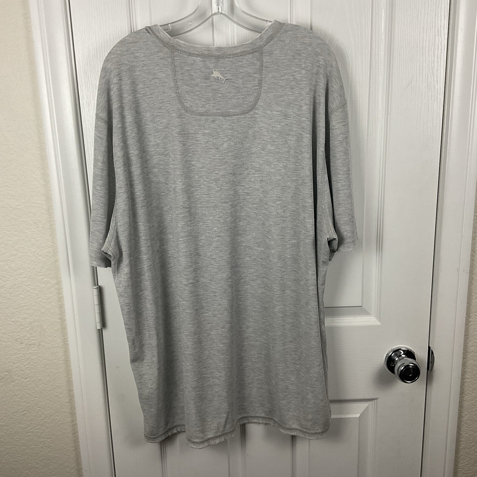 Tommy Bahama Men’s Gray Tencel Lyocell/Polyester Distressed Crew Neck Tee XXL gallery