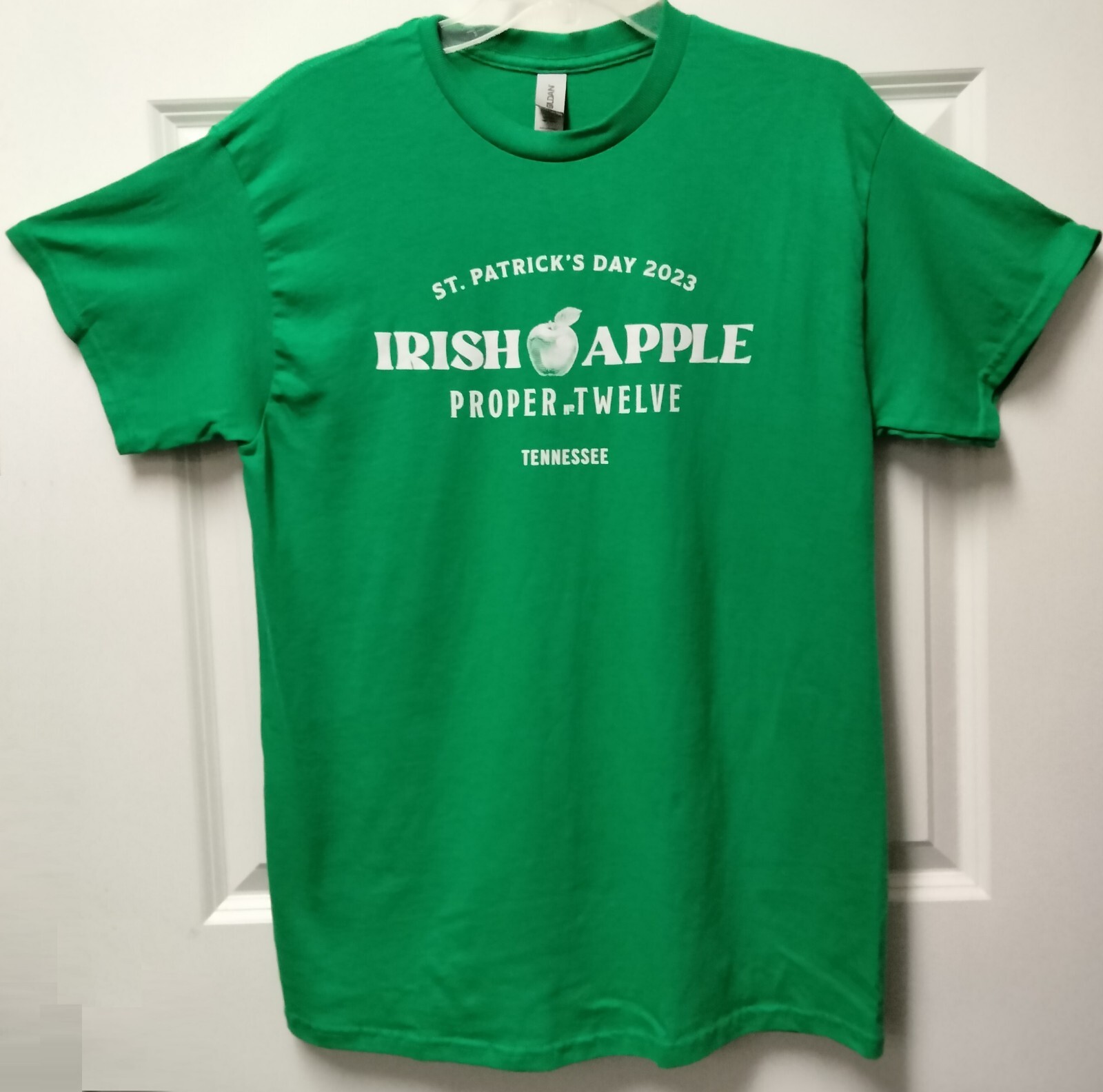 Irish Apple Proper Twelve T-shirt Mens M Green Gildan No. 12 St Patricks Day New gallery
