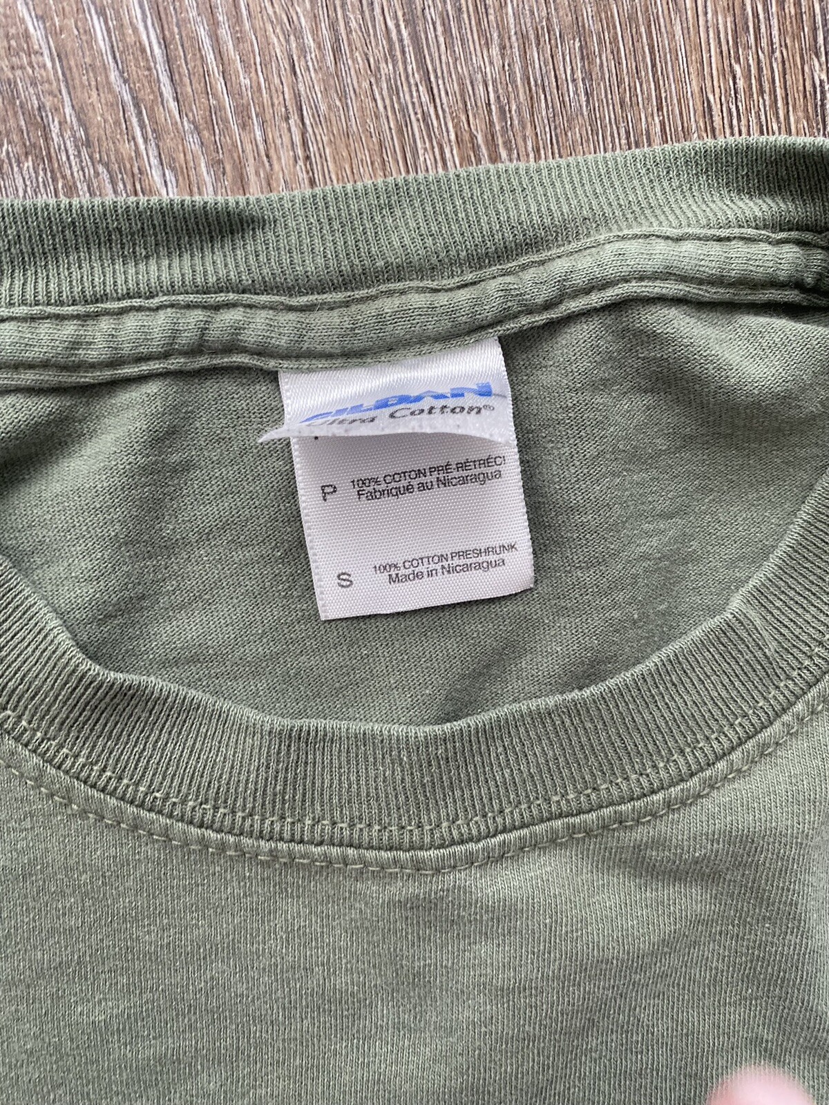 Family Guy 2010 "Paddle Faster I Hear Banjos" Green Tee Men's Small Used gallery