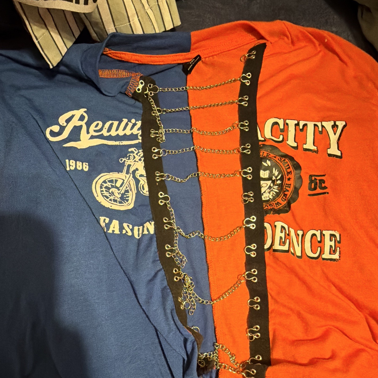 SheIn Teens Graphic Print T-Shirt Blue/Orange Chain Accent Size 1XL gallery