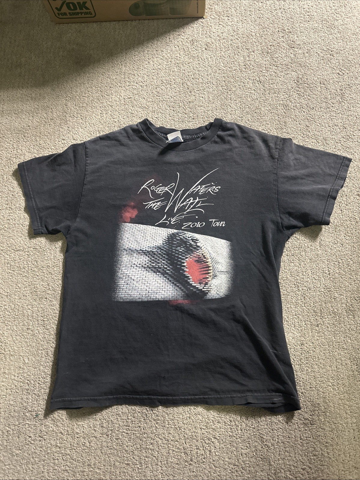 Vintage Pink Floyd T-Shirt Roger Waters Live 2010 Tour Rare Size Large gallery