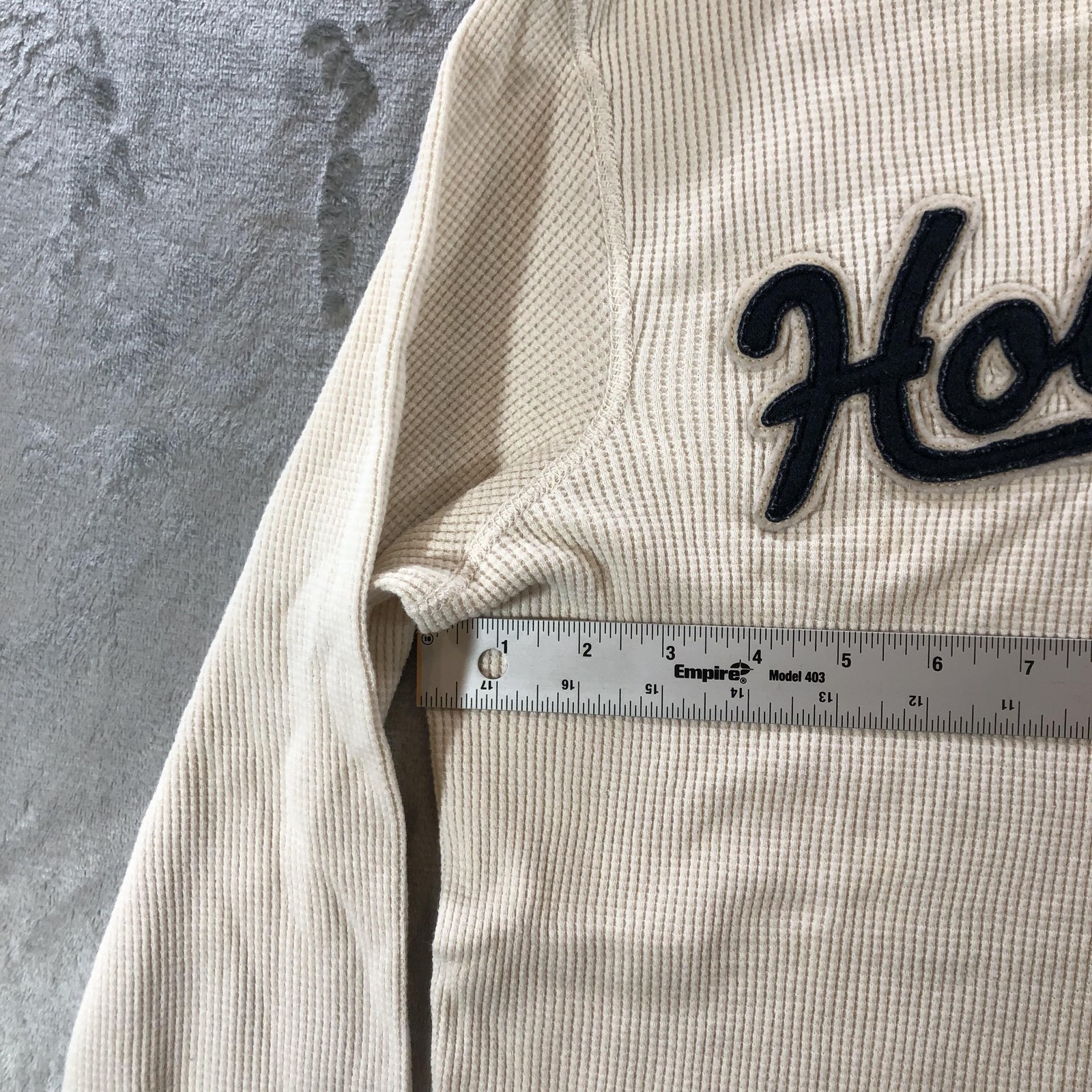 Hollister Shirt Mens M Beige Waffle Thermal Long Sleeve Crewneck Logo Patch Y2k gallery