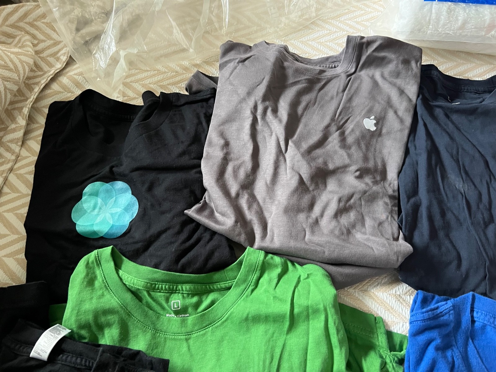 Apple Retail Shirts (various) gallery