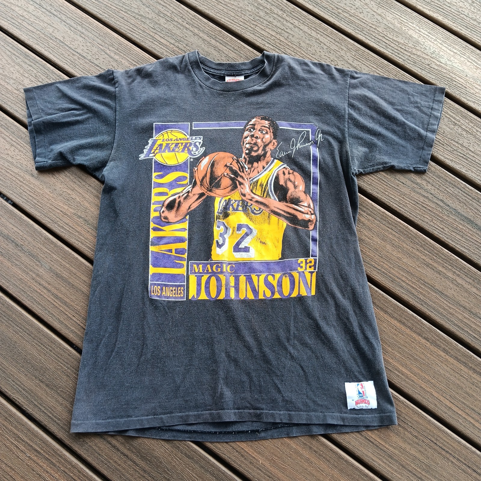 Vintage 90’s Magic Johnson Los Angeles Lakers T-Shirt Men’s XL NBA Nutmeg