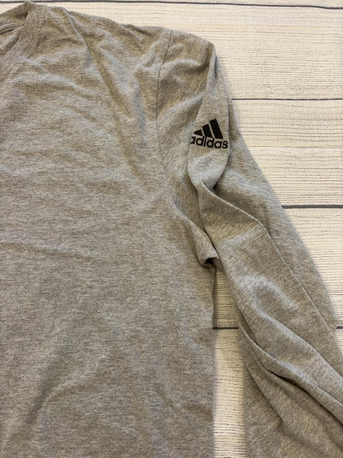 Adidas Shirt Mens Large Gray The Go-To Tee Long Sleeve Athletic Logo Casual gallery