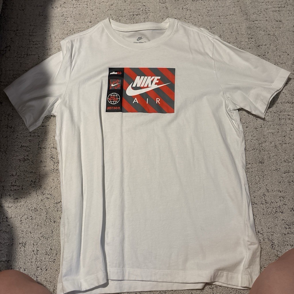 Nike Air The Nike Tee Men’s L White Short Sleeve Crew Graphic Logo Tee gallery