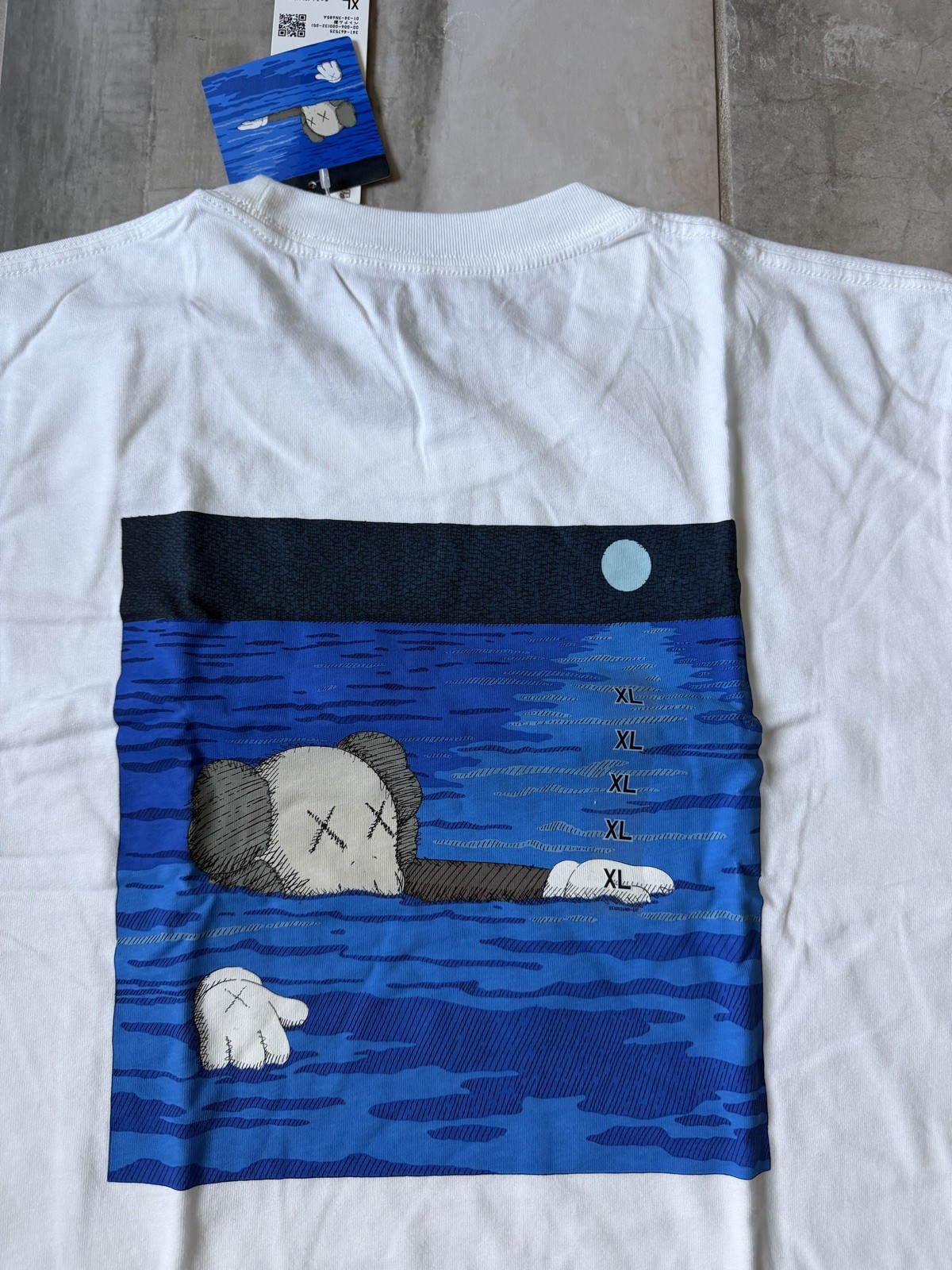 UNIQLO x KAWS White Graphic T-Shirt UT Collection Asia Size XL NEW With Tags gallery