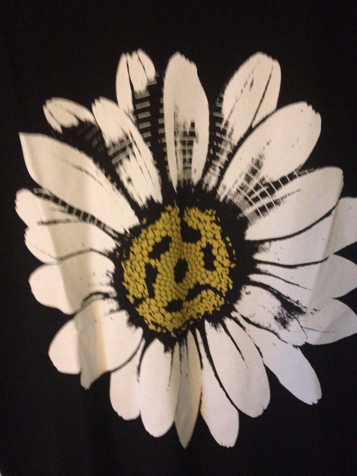 Rock Me Apparel - White Flower W/ Yellow Center Black Medium NEW gallery