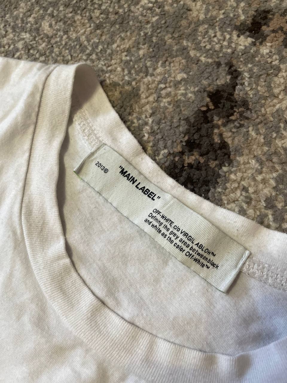 OFF WHITE CARAVAGGIO ARROW gallery