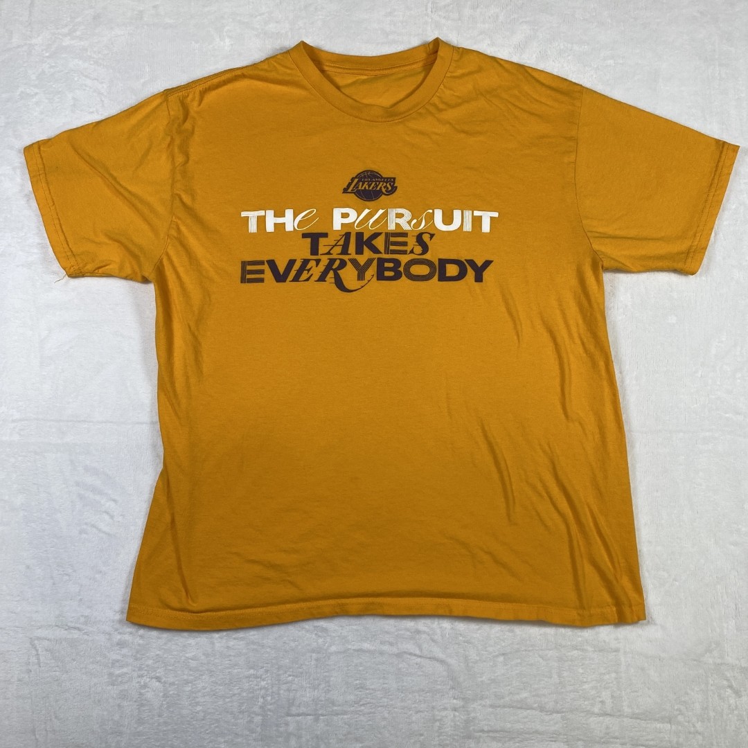 NBA Lakers Graphic Tee Men's Yellow The Pursuit Takes Everybody Cotton gallery
