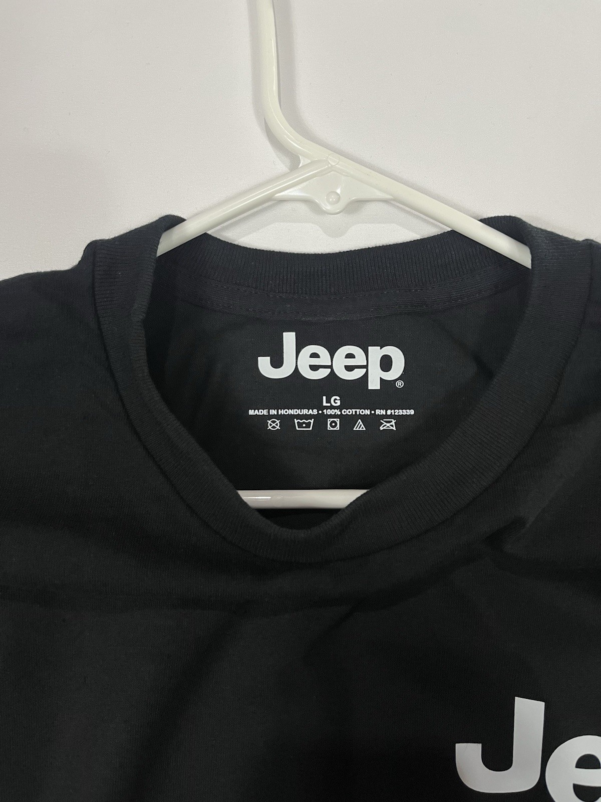 JEEP LOGO BLACK T-SHIRT (Adult Size Large) Wrangler/Gladiator Truck Emblem Tee gallery