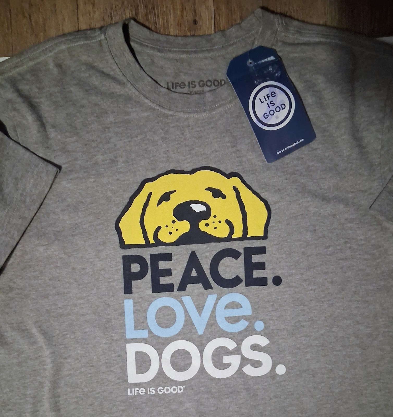 Life is Good Peace Love Dogs Crusher Grey Shirt Short Sleeve Medium Size gallery