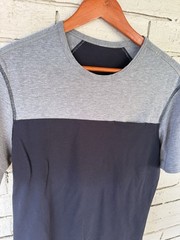 Lululemon In Your Element Shirt Mens Extra Large Gray Navy Pocket Logo Stretch