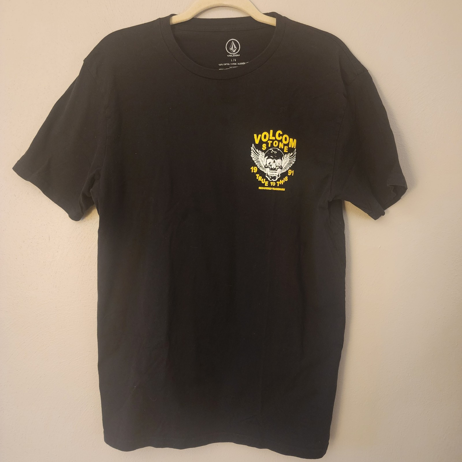 Volcom Stone Skull w/ Wings True to This - Black and Gold Tee Size L gallery