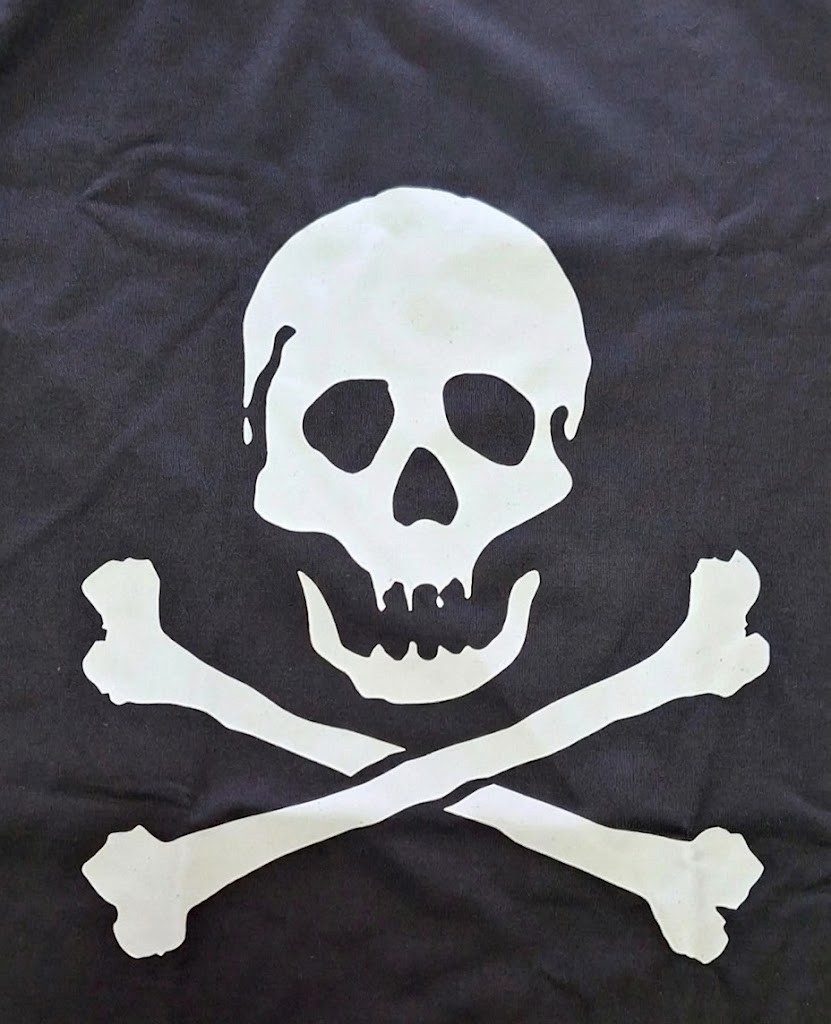 Vintage Skull And Crossbones Graphic T-Shirt Biker Punk Grunge Gothic Mens Shirt gallery