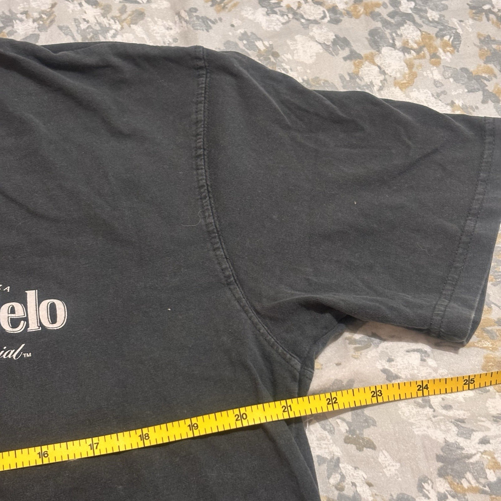 Modelo Men's Beer 6-Pack charcoal Gray Graphic print T-shirt Size M gallery