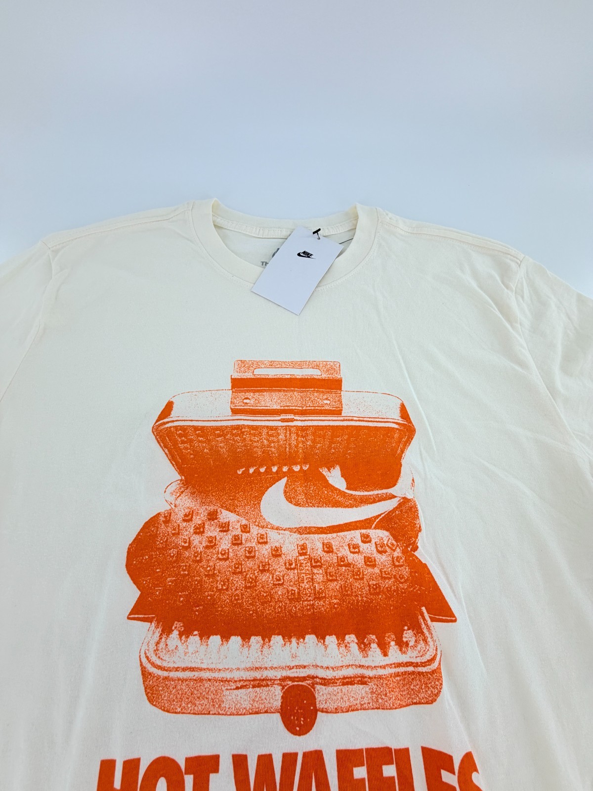Nike Hot Waffles T-Shirt Mens SZ L Sportswear HV9803-110 Graphic Tee White Retro gallery