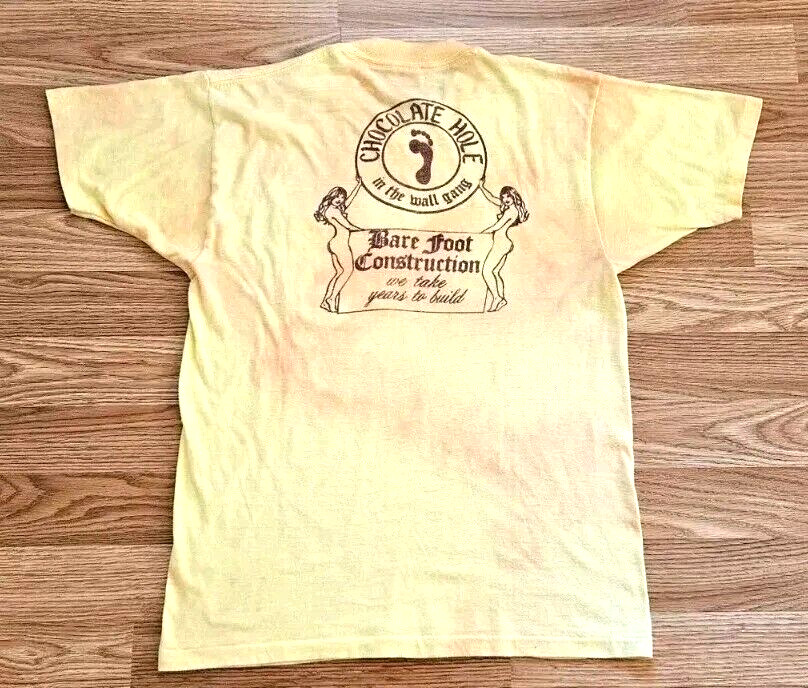 Vintage 70s Chocolate Hole In The Wall Barefoot Construction Humor T-Shirt L SS gallery