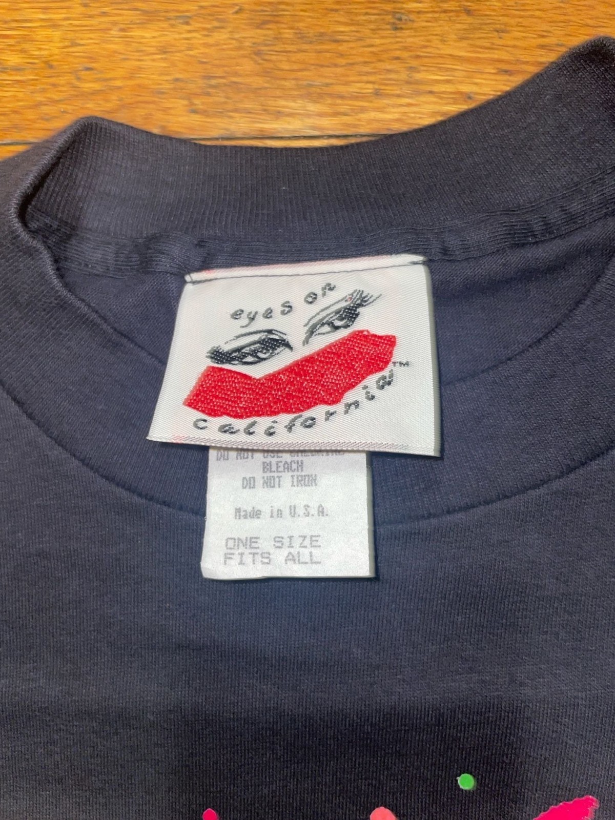 Vintage 90s Eyes on California Tropical Sea Life Neon Puff Print T-Shirt gallery