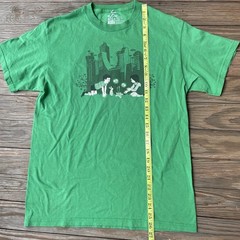 Threadless City Lights Design by Budi Satria Kwan Tshirt Men’s Medium Green USA