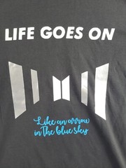 Top Pro Life Goes On Graphic Logo Black T-shirt Mens Medium